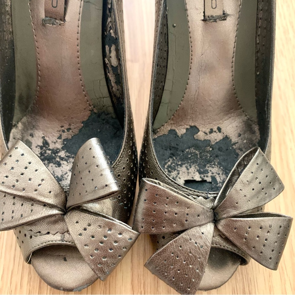 ✨4/$25✨ Metallic Brown Bandolino Heels - Size 7 - Picture 9 of 10